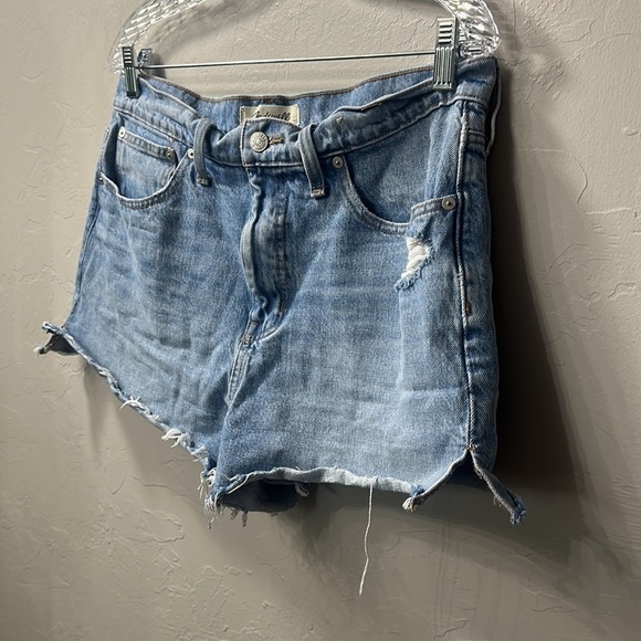 Madewell relaxed denim shorts size 29. - Picture 3 of 9